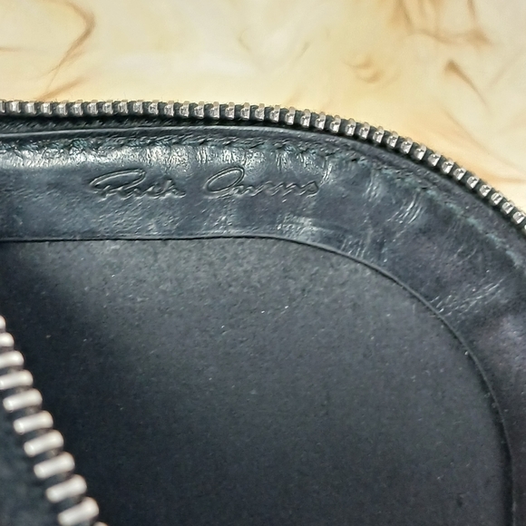 RICK OWENS Rick Owens - Crystal-Embellished Leather neck wallet bag. - Picture 8 of 9